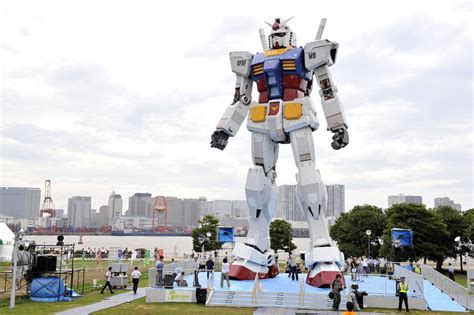 Japan plans giant Gundam robot