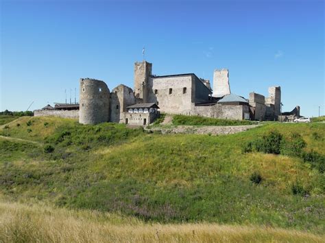 10 Historic Estonian Castles