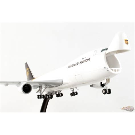 UPS Boeing 747-400F with gear and opening - N570UP / Skymarks 1:200 ...