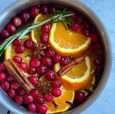 5 Yule Simmer Pots: Recipes to Make Your Home Smell Like Winter – PaganPages.org