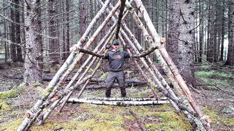 Bushcraft shelter build part 3 : Day building at the shelter at Contin. - YouTube