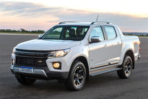 Nova Chevrolet S10 High Country 2021 evolui, mas peca nos detalhes ...