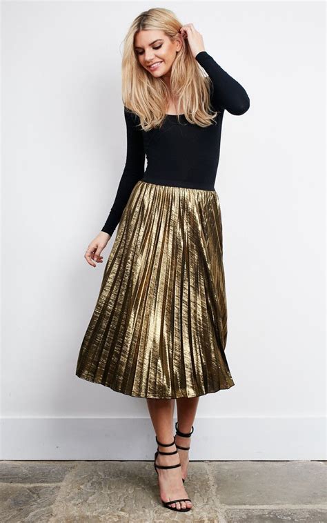 Image result for gold pleated skirt outfit | Mode, Tenue anniversaire ...