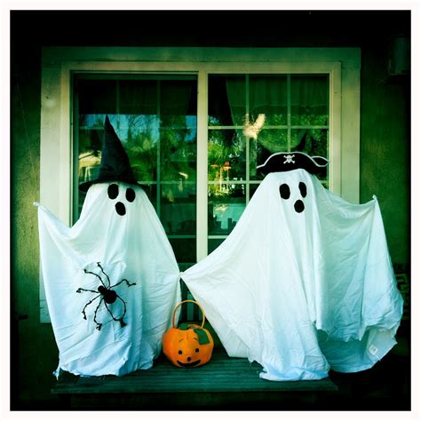 Creatively Quirky at Home: Halloween Ghosts DIY