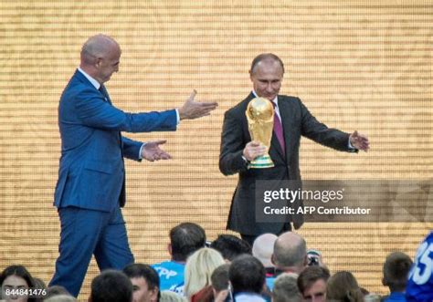 170 Russian President Vladimir Putin Holds Awards Ceremony Stock Photos, High-Res Pictures, and ...