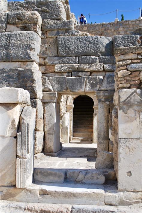 Ephesus Ancient Ruins :: 5 Reasons to Visit - Louise's travel blog | Ancient ruins, Ephesus, Ruins