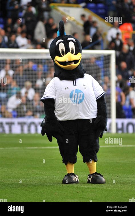 Tottenham hotspur mascot chirpy the cockerel hi-res stock photography ...