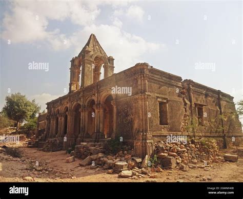 ruins of roha fort bhuj gujarat Stock Photo - Alamy