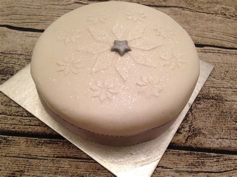 Aldi's Christmas cake beats Lidl, Asda, Sainsbury's and M&S as best supermarket bake | Daily ...