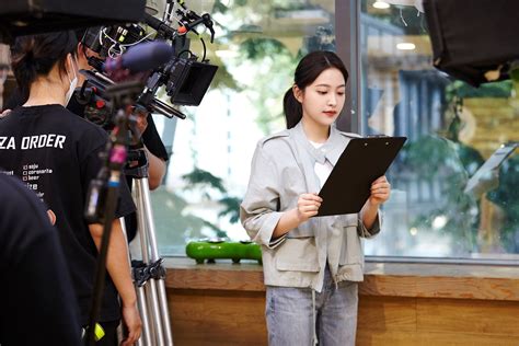 210902 Red Velvet Yeri 'Blue Birthday' Shooting Behind the Scenes | Naver Update | kpopping