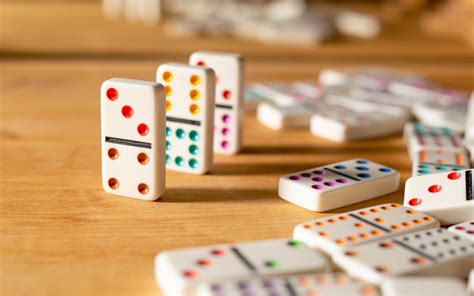 How Do You Play Dominoes? | Wonderopolis