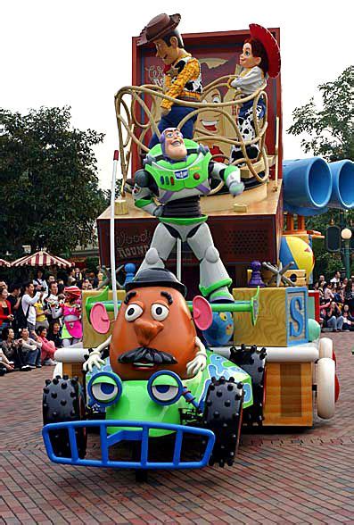 Toy Story character's in the parade | Disney parade, Disneyland parade ...