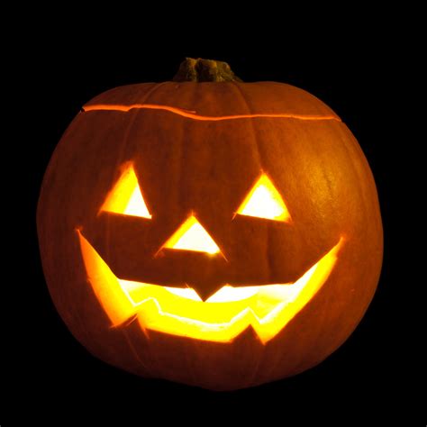 Jack-o'-lantern | Jack-o'-lantern carved from pumpkins and l… | Flickr