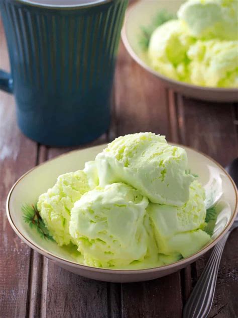 No-Churn Buko Pandan Ice Cream - Kawaling PInoy