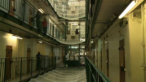 Prison overcrowding: Rare glimpse inside French prison - BBC News