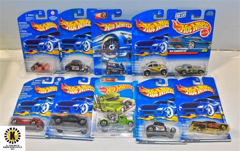 LOT OF 10 COLLECTIBLE HOT WHEELS CARS