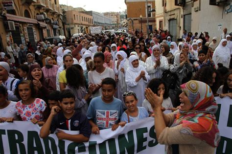 ISLAM ESPAÑA: Miles de musulmanes protestan por no poder importar corderos a Melilla