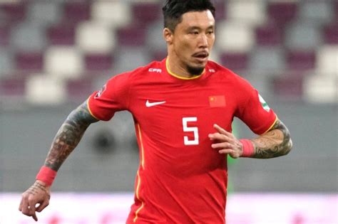 China bans its national football players from getting tattoos - BBC News