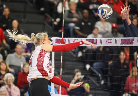 Louisville Volleyball Opens Up Tournament With a Sweep | Flipboard