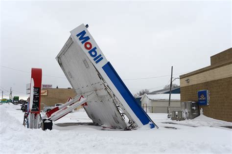 Good Morning, News: Deadly Winter Storm Buries Buffalo Under 52 Inches ...