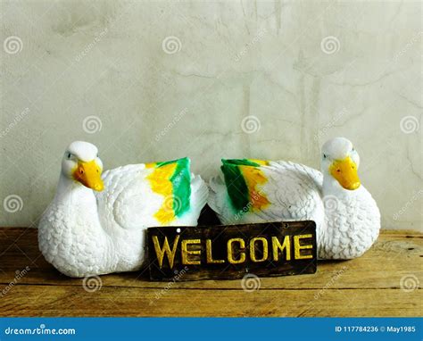 Decorative Ceramic Duck Decor Ceramic Statue with Welcome Sign Stock ...