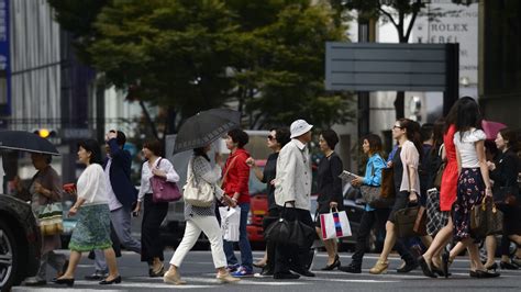 Japan's economic growth slows in Q3