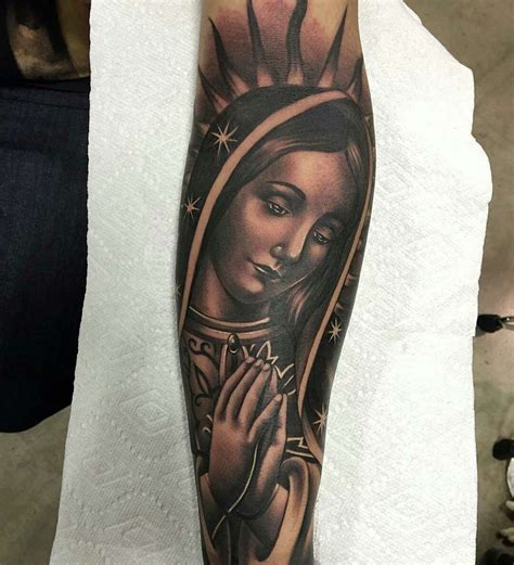 12 Virgen De Guadalupe Tattoo With Roses 2022 - onlyvegg