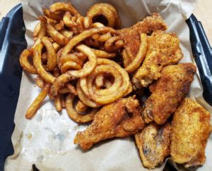 It's Just Wings review | EatDrinkMadison.com