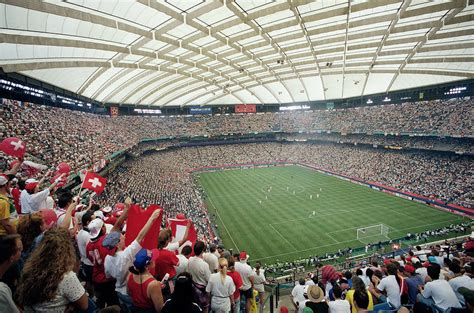 Haunting Photos From The Pontiac Silverdome Stadium (20 Pics) - STATIONGOSSIP