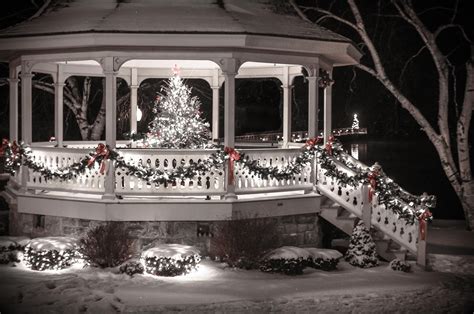 Skaneateles Lake, NY Dickens Christmas Gazebo Victorian Christmas ...