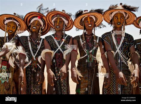 Wodaabe men hi-res stock photography and images - Alamy