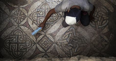 Farmer finds rare ancient treasure in Gaza while planting an olive tree ...