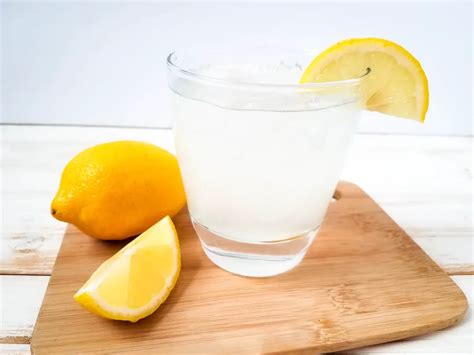 Easy Vodka Lemonade Recipe | Bert Anderson · Me Before Mom