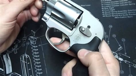 Smith and Wesson 638 Airweight - A quick look at this light revolver - YouTube