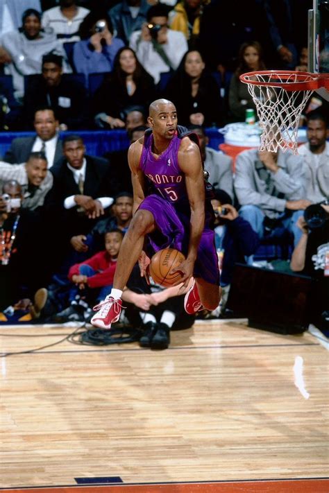 Vince Carter at Slam Dunk Contest, 2000 | Nba pictures, Nba best dunks, Basketball photography