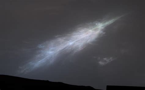 Curiosity Rover Images Sun Rays and Feather-Shaped Clouds on Mars | Sci ...