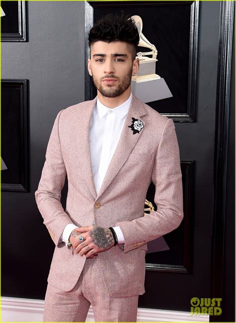 Zayn Malik Wears White Rose On His Pink Suit For Grammys 2018: Photo ...