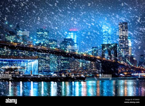 Snow falling down in New York City at night Stock Photo - Alamy