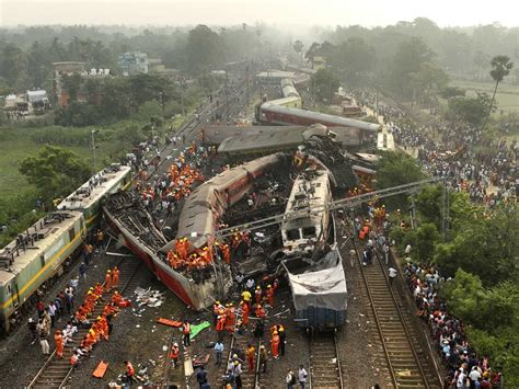 India passenger train derailment leaves over 280 dead, 900 injured : NPR