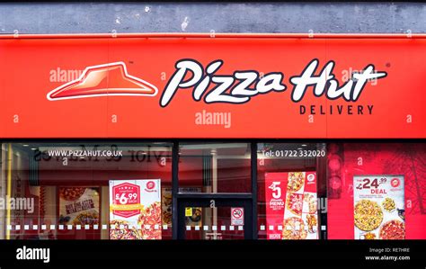 Pizza hut sign hi-res stock photography and images - Alamy