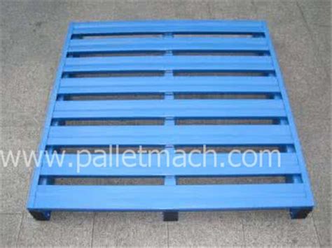 What are the advantages and disadvantages of various pallets?