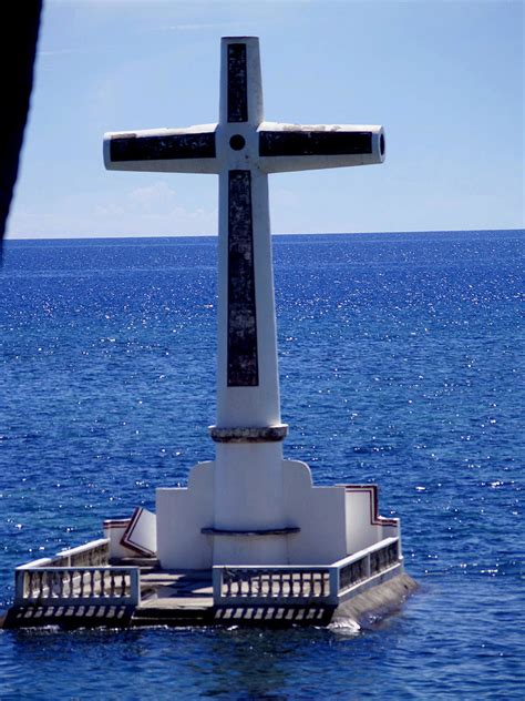 Sunken Cemetery 11 | Zoom in the cross | June Cordovez | Flickr