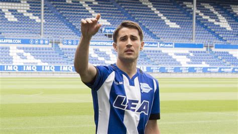 Bojan explica su fichaje por el Alavés