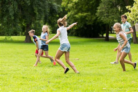 Stuck in the mud - Outdoor Chasing Game - Party Games 4 Kids