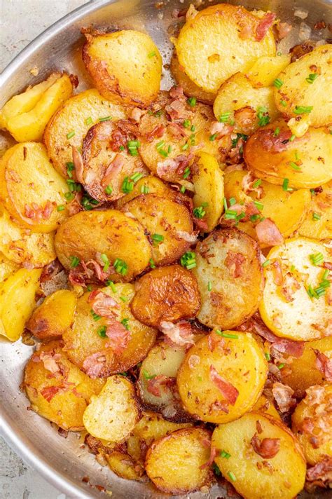 Bratkartoffeln (German fried potatoes with bacon and onions)