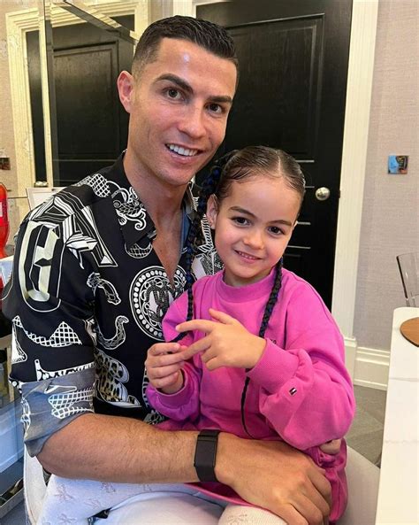 Cristiano Ronaldo with his Daughter Wallpaper HD