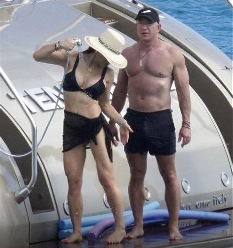 Pictures of buff Jeff Bezos takes the internet by storm