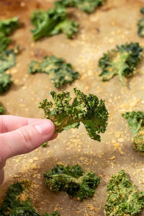 Cheesy Nutritional Yeast Kale Chips - Cozy Peach Kitchen