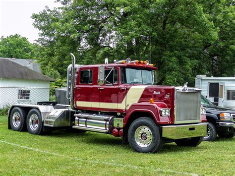 Mack Super Liner Semi With A Custom Built Crew Cab | Flickr