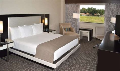 DOUBLETREE BY HILTON HOTEL HOUSTON HOBBY AIRPORT - Updated December ...